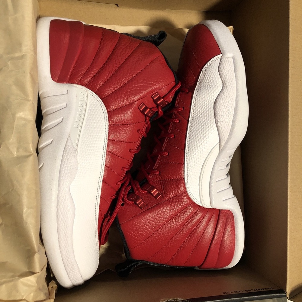 Gym red Jordan 12